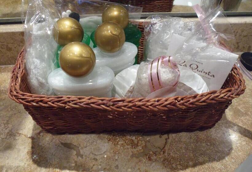 ホテル Estancia La Quinta