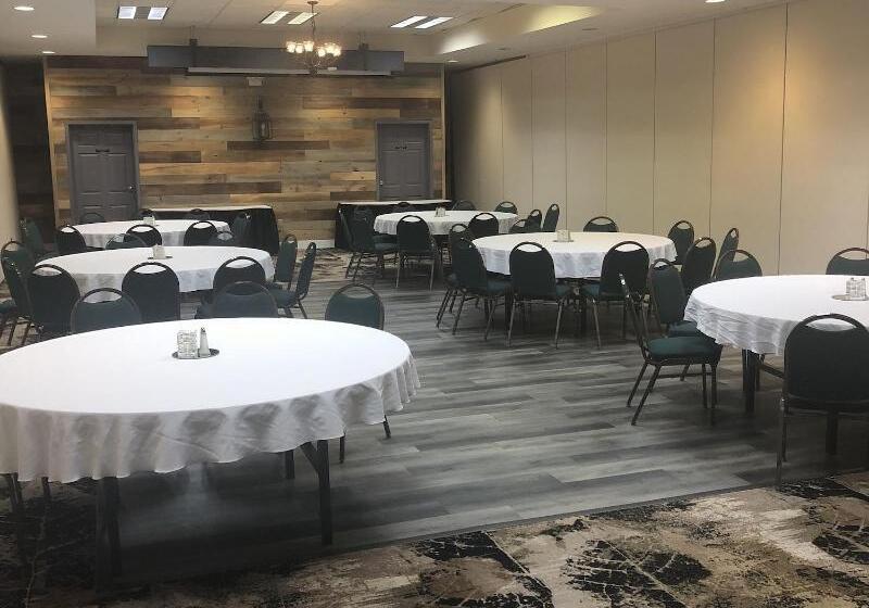 فندق Flat Creek Lodge