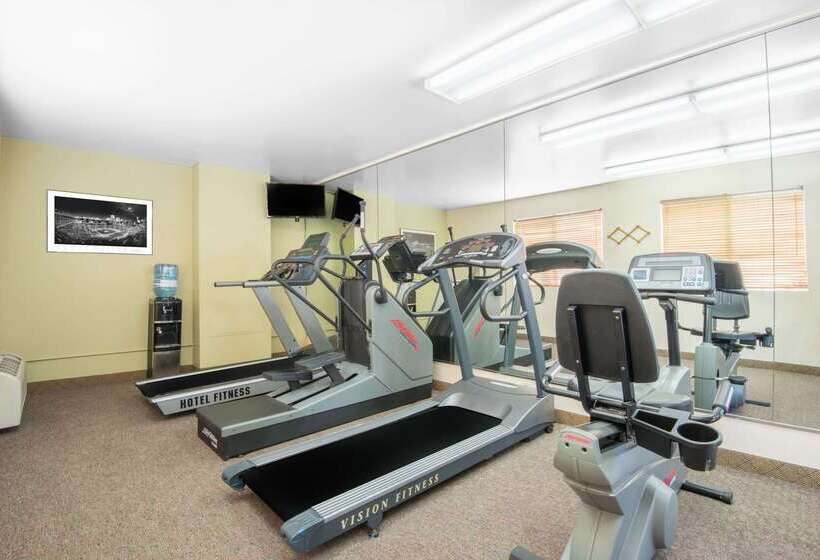 هتل Hawthorn Suites By Wyndham Albuquerque