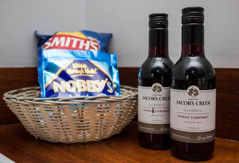 Highlander Hotel Bar Kitchen Rooftop