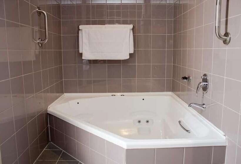 Highlander Hotel Bar Kitchen Rooftop