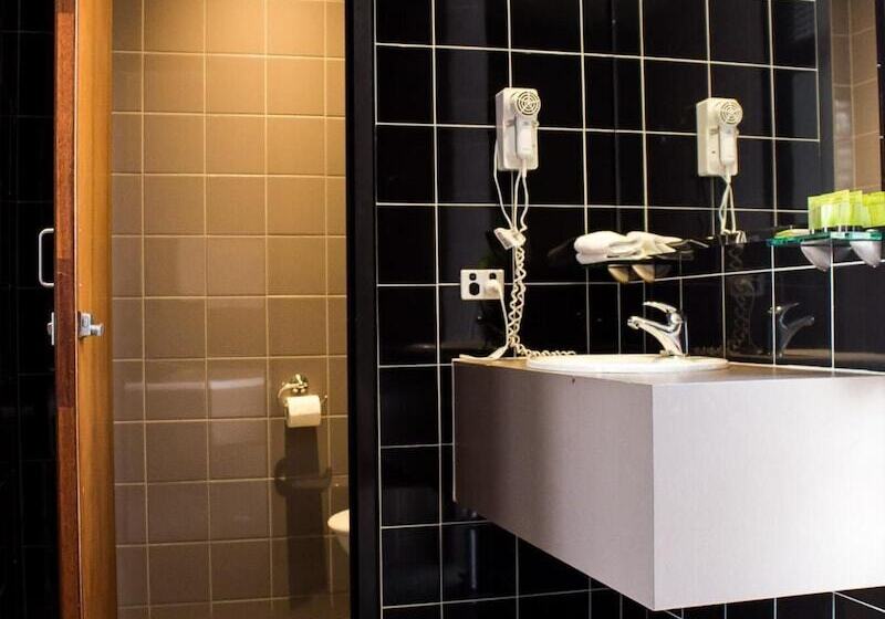 Highlander Hotel Bar Kitchen Rooftop