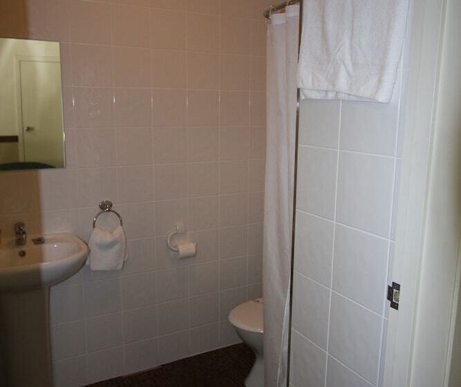 Highlander Hotel Bar Kitchen Rooftop