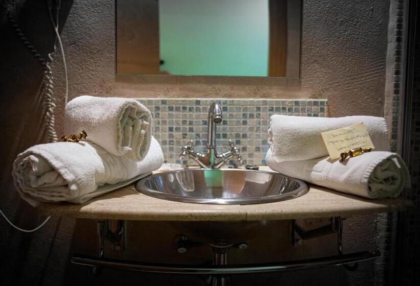 Отель Hostal Bavieca