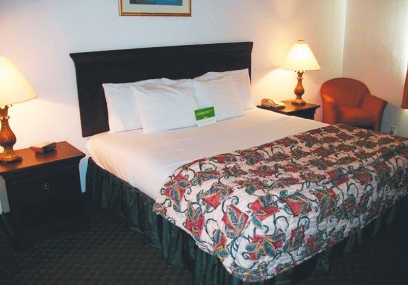 בית מלון כפרי La Quinta Inn Brownsville