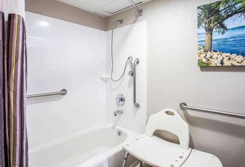 هتل La Quinta Inn By Wyndham Davenport & Conference Center