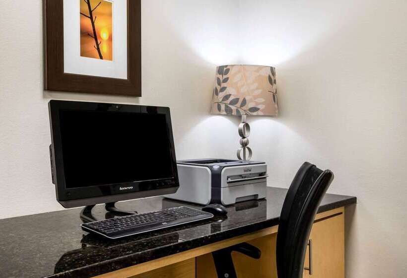 ホテル La Quinta Inn By Wyndham Davenport & Conference Center