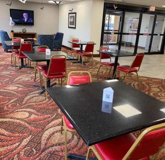 هتل La Quinta Inn By Wyndham Davenport & Conference Center