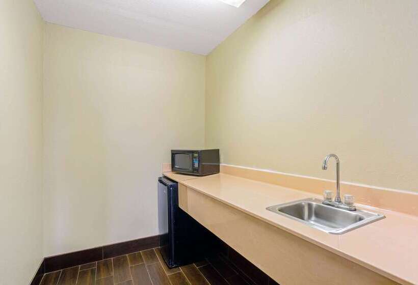 فندق Baymont By Wyndham Moss Point