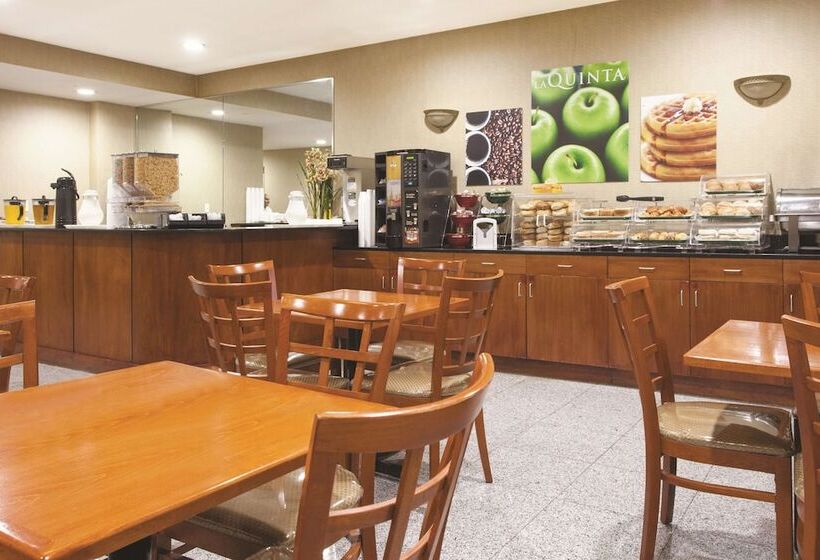 فندق La Quinta Inn By Wyndham Queens