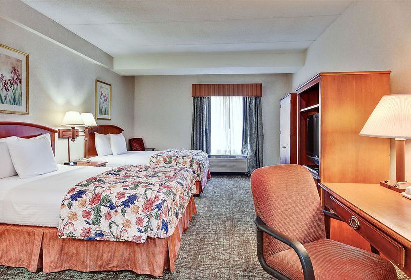 בית מלון כפרי La Quinta Inn Paramus