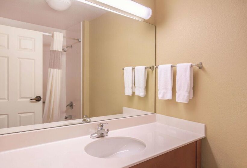 هتل La Quinta By Wyndham Bentonville