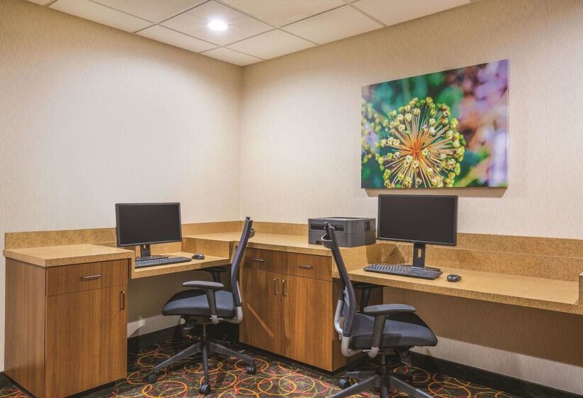 هتل La Quinta By Wyndham Bentonville