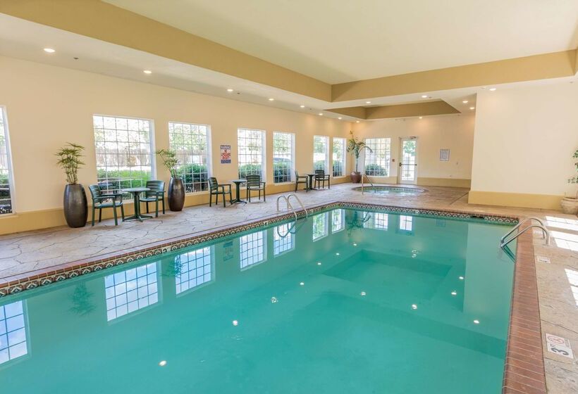 هتل La Quinta By Wyndham Bentonville