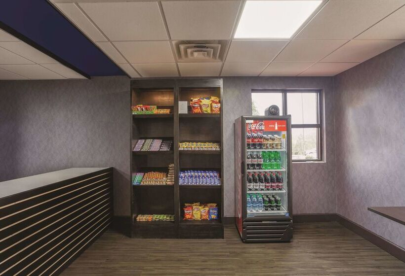 هتل La Quinta By Wyndham Knoxville East