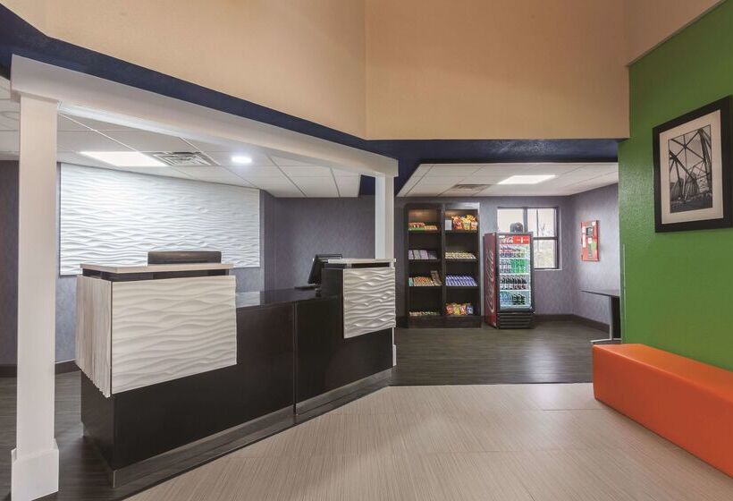 هتل La Quinta By Wyndham Knoxville East