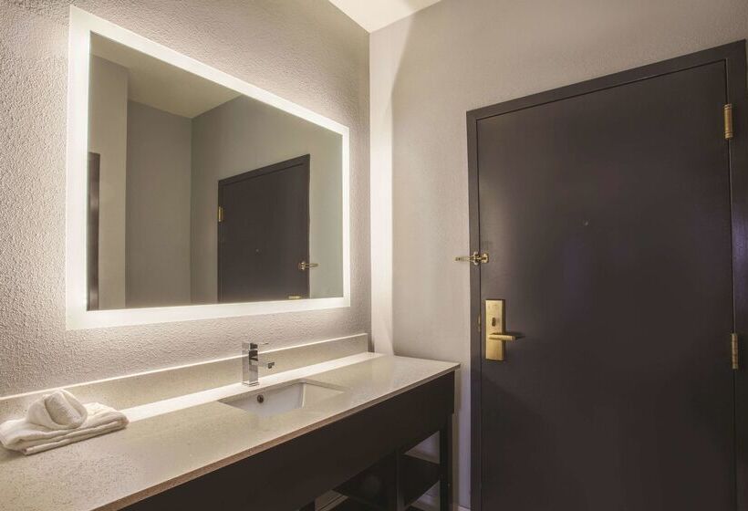 هتل La Quinta By Wyndham Knoxville East