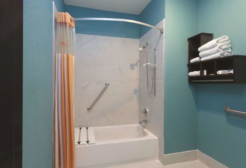 هتل La Quinta By Wyndham Knoxville East