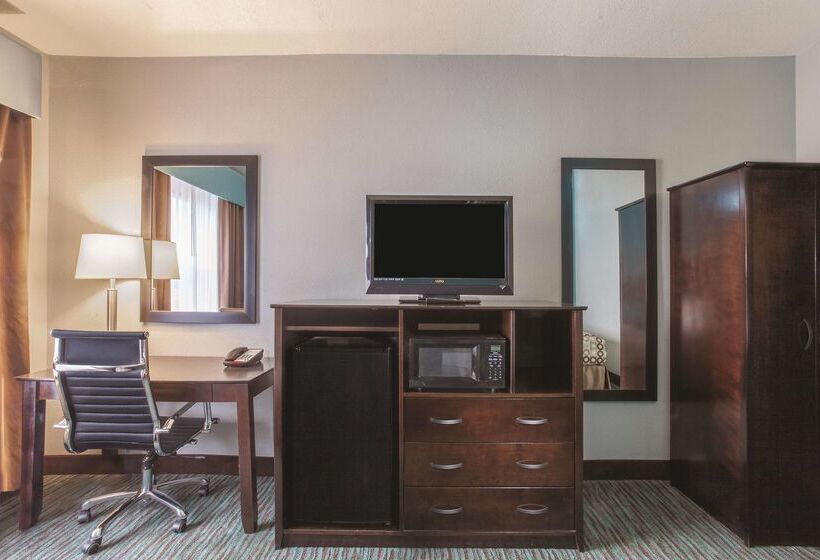 هتل La Quinta By Wyndham Knoxville East