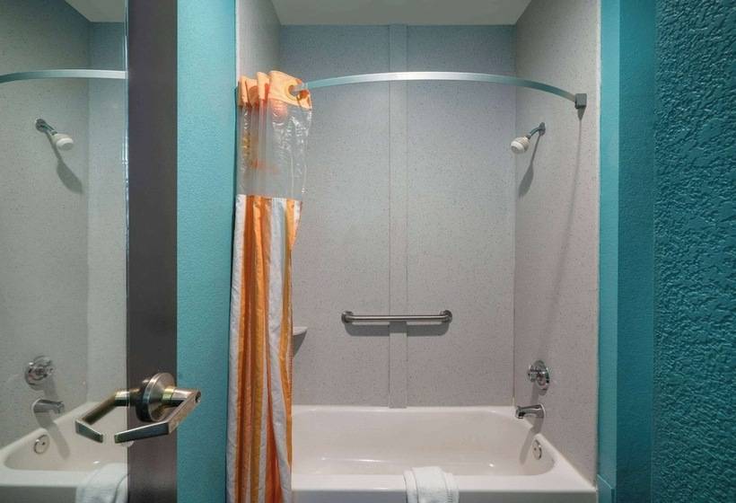 هتل La Quinta By Wyndham Knoxville East