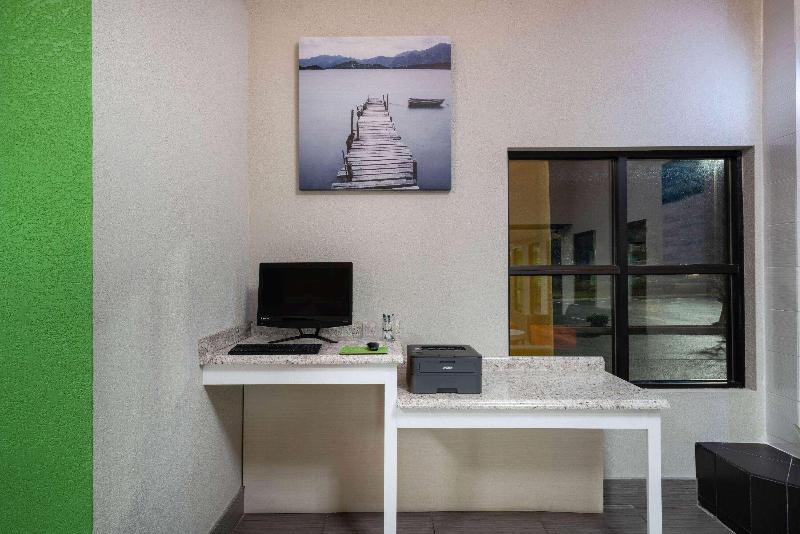 هتل La Quinta By Wyndham Knoxville East