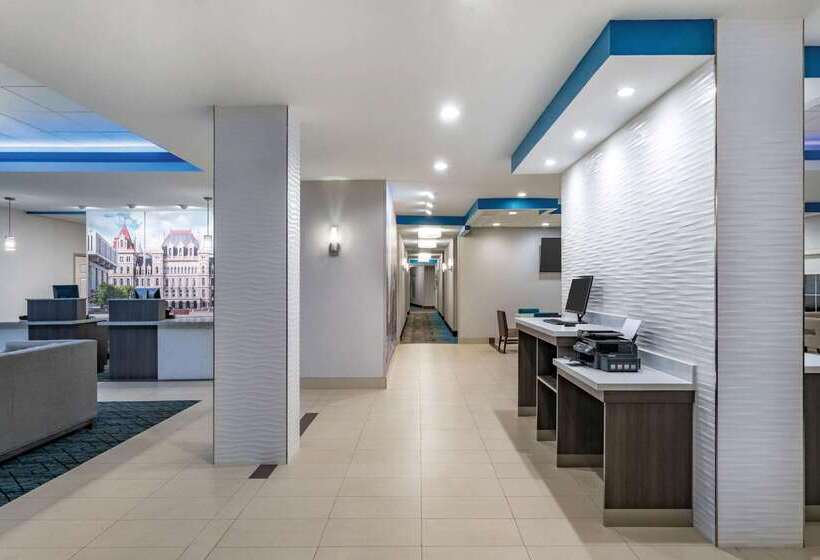 בית מלון כפרי La Quinta By Wyndham Latham Albany Airport