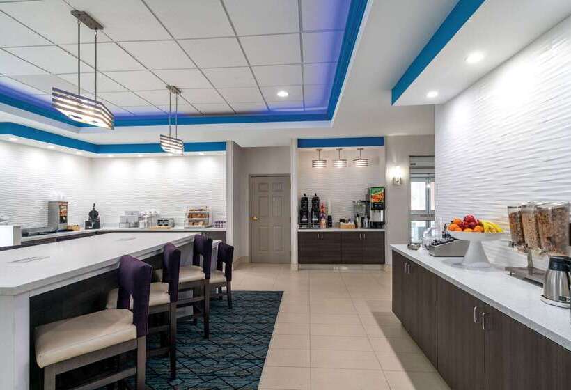 בית מלון כפרי La Quinta By Wyndham Latham Albany Airport