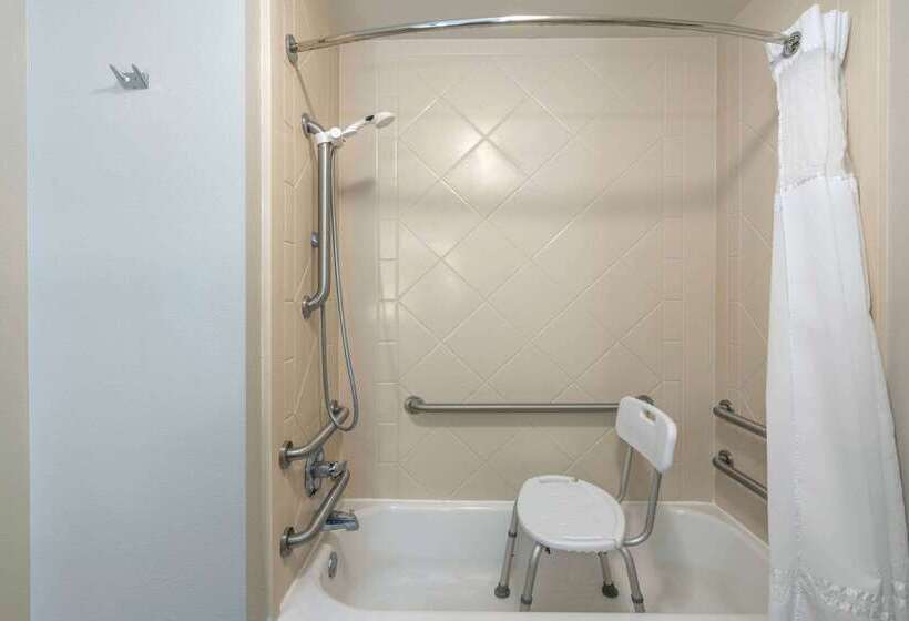 هتل La Quinta By Wyndham Latham Albany Airport
