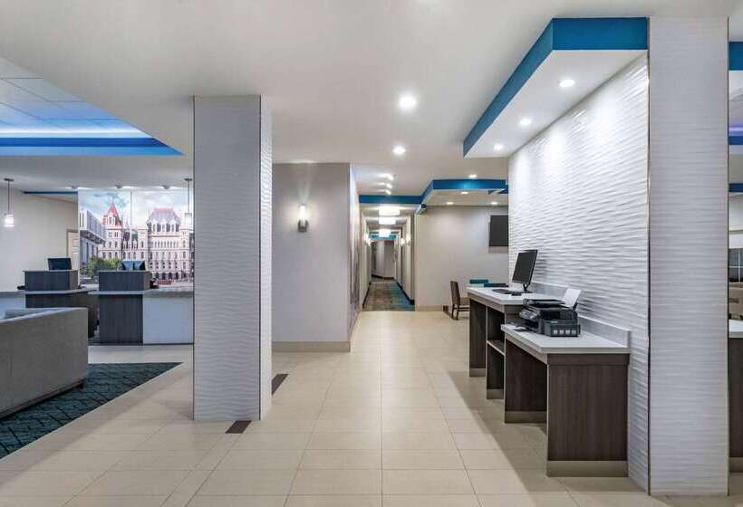 בית מלון כפרי La Quinta By Wyndham Latham Albany Airport