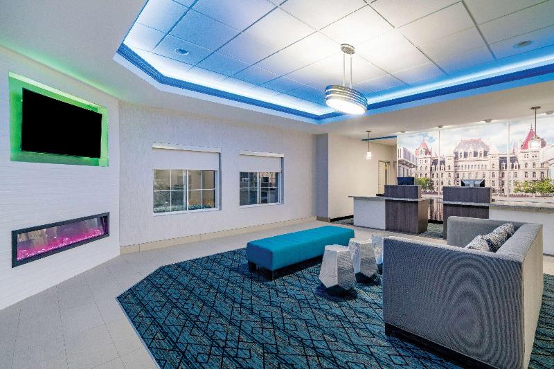 هتل La Quinta By Wyndham Latham Albany Airport