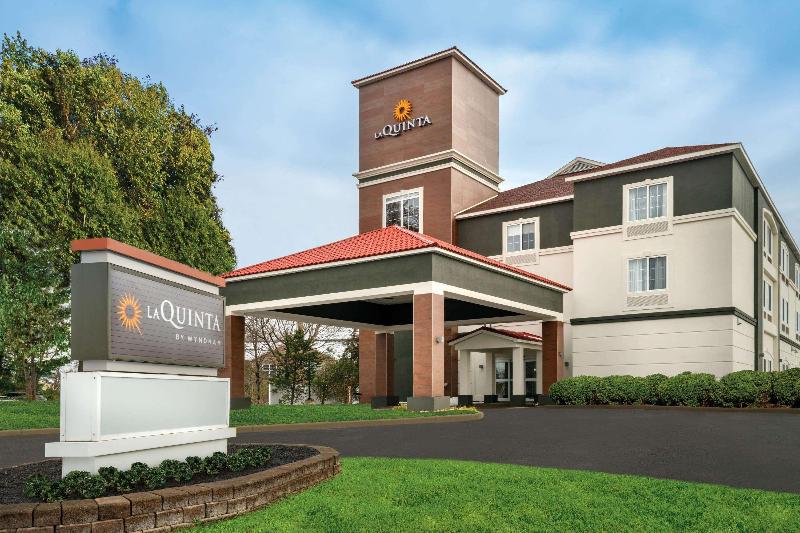 هتل La Quinta By Wyndham Latham Albany Airport