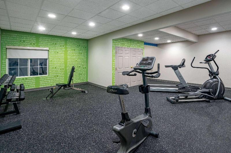 هتل La Quinta By Wyndham Latham Albany Airport