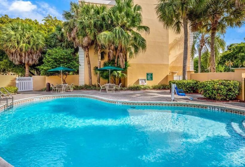 هتل La Quinta By Wyndham Miami Lakes
