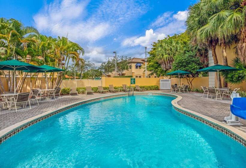 فندق La Quinta By Wyndham Miami Lakes