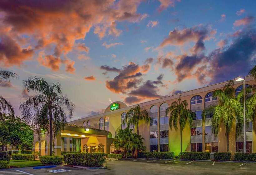 فندق La Quinta By Wyndham Miami Lakes