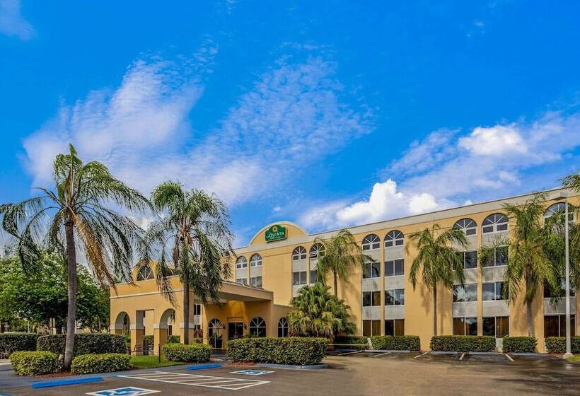 فندق La Quinta By Wyndham Miami Lakes