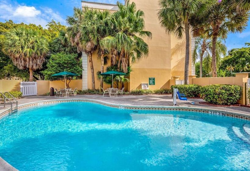 هتل La Quinta By Wyndham Miami Lakes