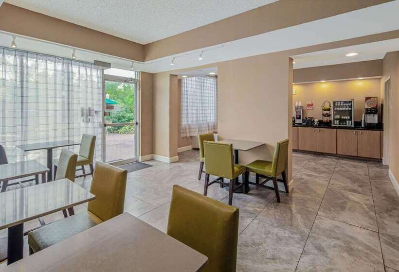 فندق La Quinta By Wyndham Naples Downtown
