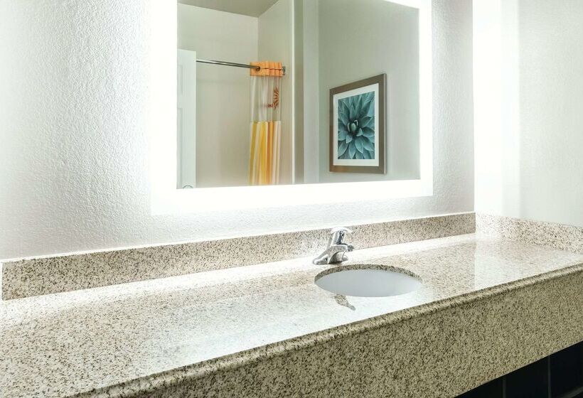 هتل La Quinta By Wyndham Phoenix I 10 West