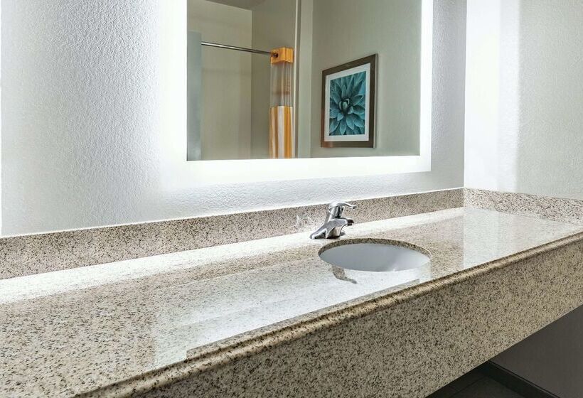 هتل La Quinta By Wyndham Phoenix I 10 West