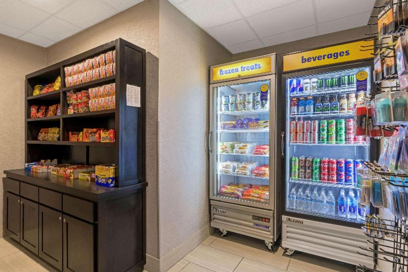 هتل La Quinta By Wyndham Phoenix I 10 West