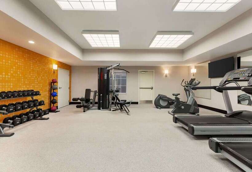 هتل La Quinta Inn And Suites By Wyndham At Watiki Waterpark