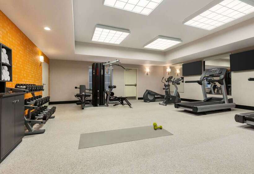 Отель La Quinta Inn And Suites By Wyndham At Watiki Waterpark