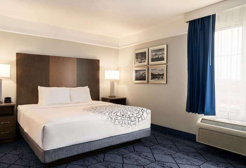 Отель La Quinta Inn And Suites By Wyndham At Watiki Waterpark