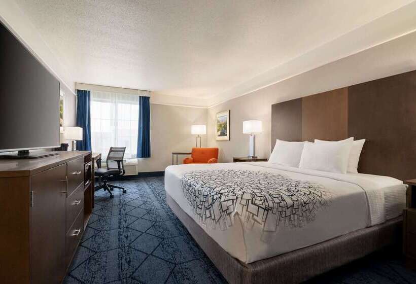 Отель La Quinta Inn And Suites By Wyndham At Watiki Waterpark