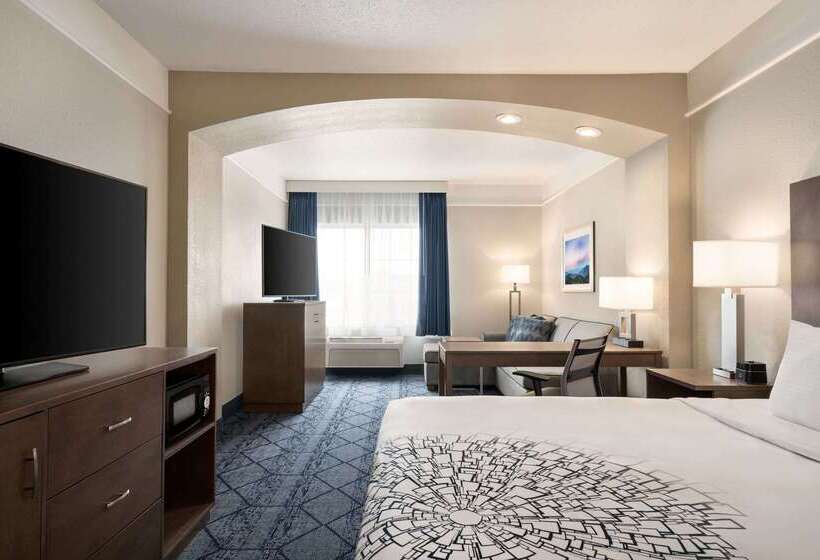 Отель La Quinta Inn And Suites By Wyndham At Watiki Waterpark