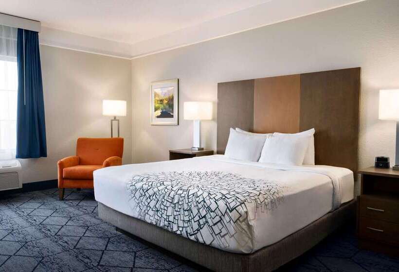 Отель La Quinta Inn And Suites By Wyndham At Watiki Waterpark