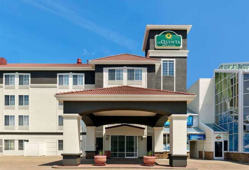 Отель La Quinta Inn And Suites By Wyndham At Watiki Waterpark