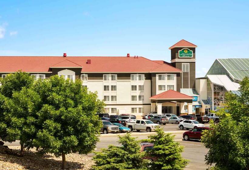 Отель La Quinta Inn And Suites By Wyndham At Watiki Waterpark