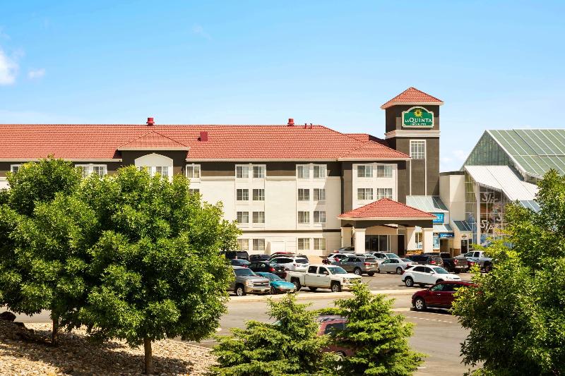 Отель La Quinta Inn And Suites By Wyndham At Watiki Waterpark